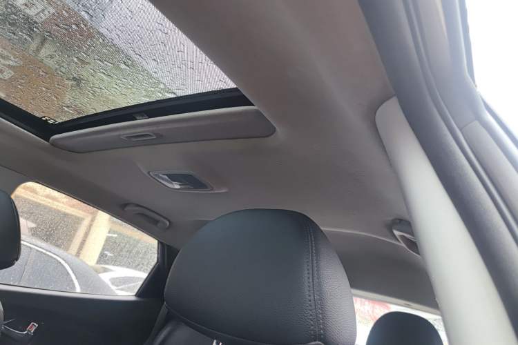 Used Hyundai ix35 2015 2.0L Automatic 2WD Smart Type China IV Headliner