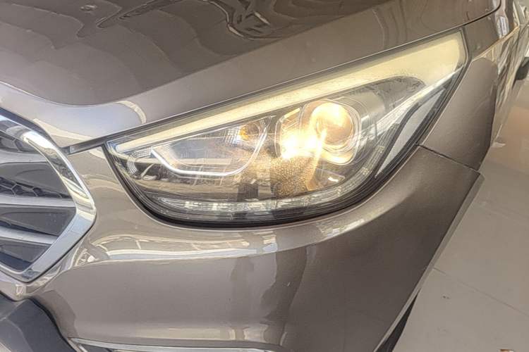 Used Hyundai ix35 2015 2.0L Automatic 2WD Smart Type China IV Left Front Headlight