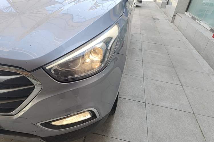 Used Hyundai ix35 2015 2.0L Automatic 2WD Smart Version China V Standard Left Front Headlight