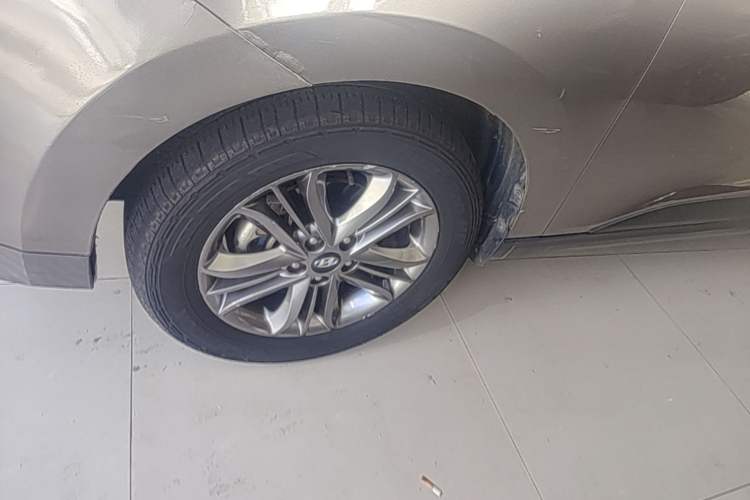Used Hyundai ix35 2015 2.0L Automatic 2WD Smart Type China IV Left Front Wheel Hub