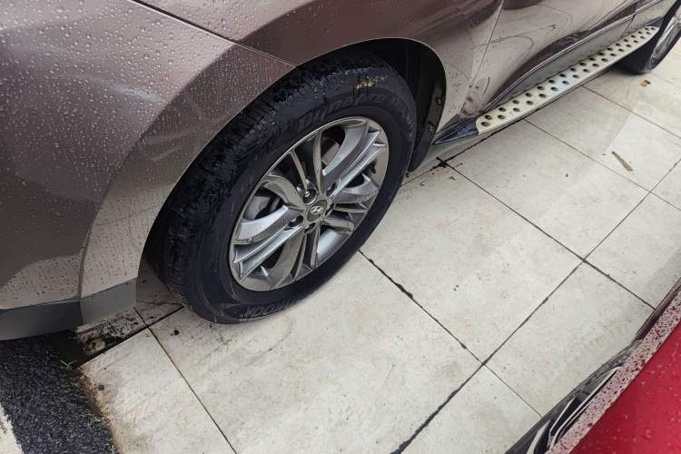 Used Hyundai ix35 2015 2.0L Automatic 2WD Smart Type China IV Left Front Wheel Hub