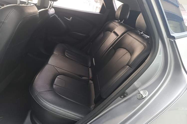 Used Hyundai ix35 2015 2.0L Automatic 2WD Smart Version China V Standard Left Rear Seat