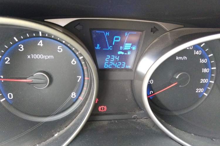 Used Hyundai ix35 2015 2.0L Automatic 2WD Smart Type China IV Odometer Close Up