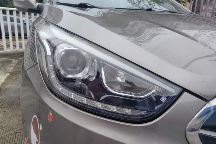 Used Hyundai ix35 2015 2.0L Automatic 2WD Smart Version China V Standard Right Front Headlight