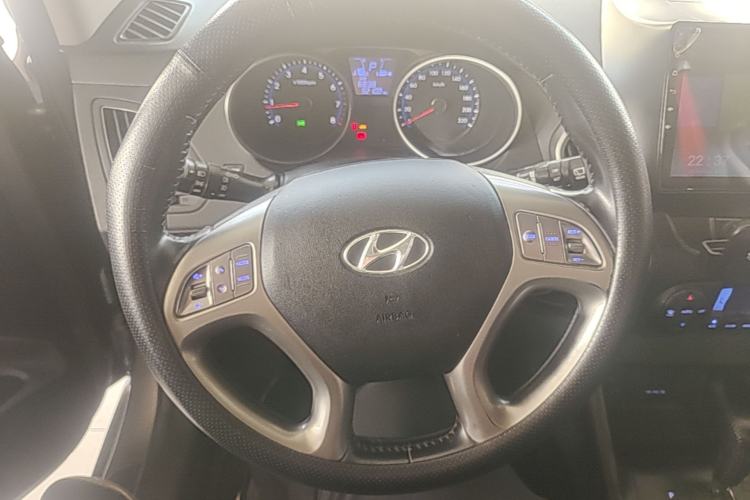 Used Hyundai ix35 2015 2.0L Automatic 2WD Smart Type China IV Steering Wheel