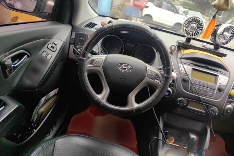 Used Hyundai ix35 2015 2.0L Automatic 2WD Smart Version China V Standard Steering Wheel