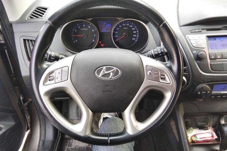 Used Hyundai ix35 2015 2.0L Automatic 2WD Smart Type China IV Steering Wheel