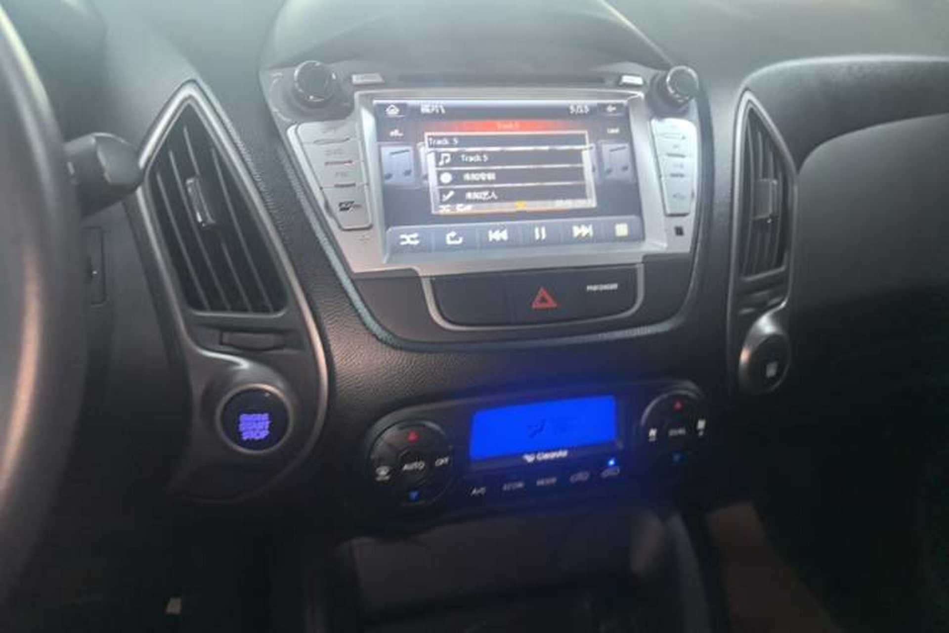 Used Hyundai ix35 2015 2.0L Automatic 2WD Smart Type China IV Audio And AC Panel