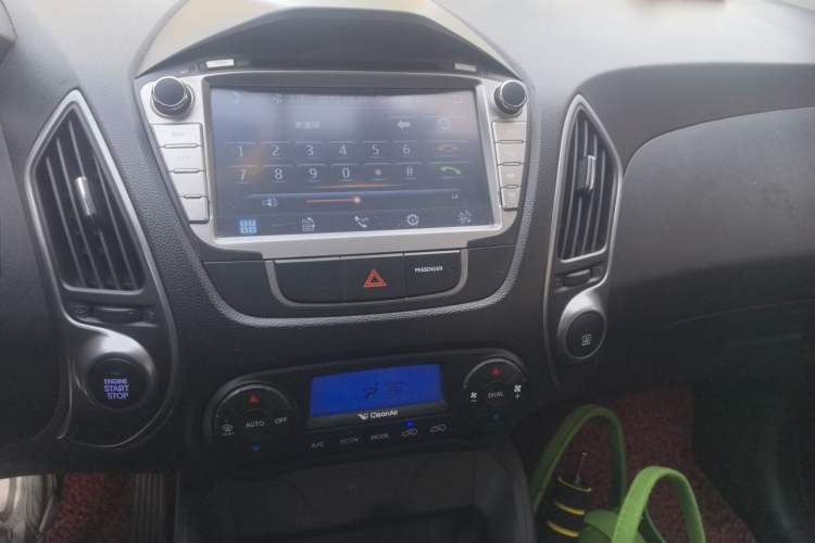 Used Hyundai ix35 2015 2.0L Automatic 2WD Smart Version China V Standard Audio And AC Panel