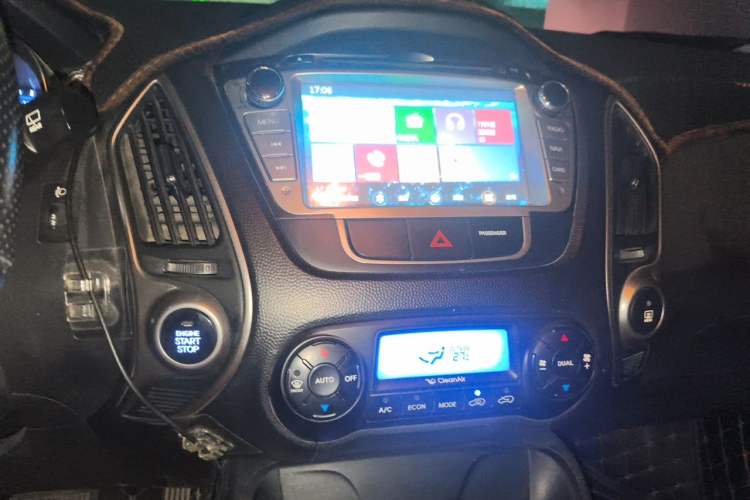 Used Hyundai ix35 2015 2.0L Automatic 2WD Smart Type China IV Audio And AC Panel