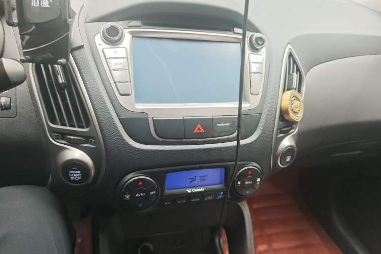 Used Hyundai ix35 2015 2.0L Automatic 2WD Smart Version China V Standard Audio And AC Panel