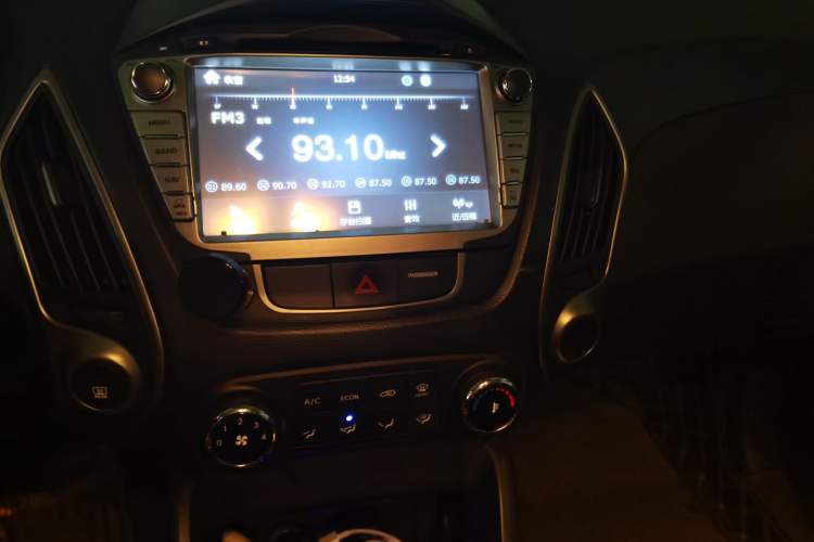 Used Hyundai ix35 2015 2.0L Automatic 2WD Comfort Edition China IV Standard Audio And AC Panel