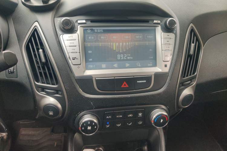 Used Hyundai ix35 2015 2.0L Automatic 2WD Comfort Edition China IV Standard Audio And AC Panel