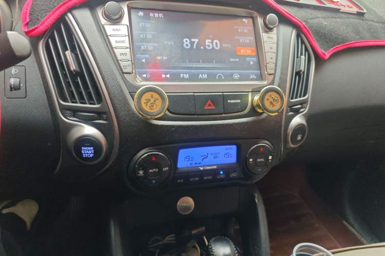 Used Hyundai ix35 2015 2.0L Automatic 2WD Smart Type China IV Audio And AC Panel