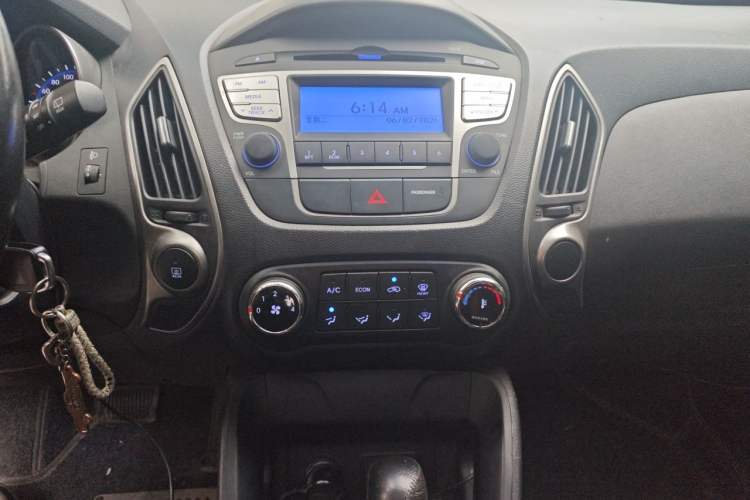 Used Hyundai ix35 2015 2.0L Automatic 2WD Comfort Edition China IV Standard Audio And AC Panel