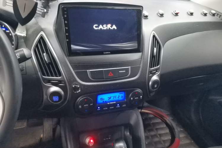 Used Hyundai ix35 2015 2.0L Automatic 2WD Smart Version China V Standard Audio And AC Panel