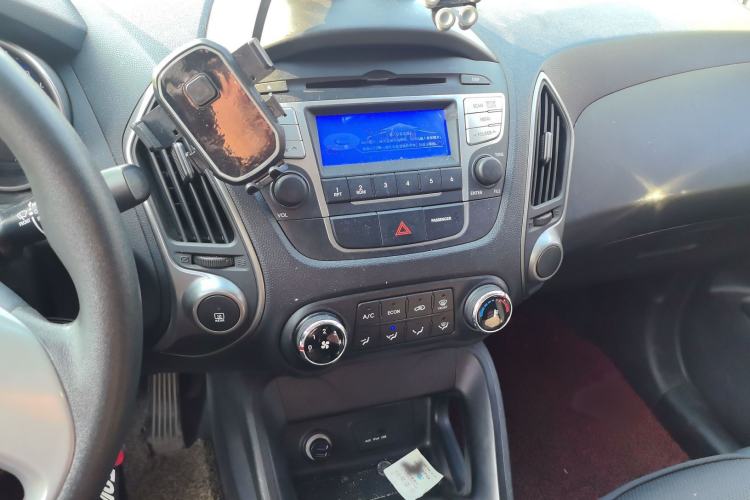 Used Hyundai ix35 2015 2.0L Manual Two-Wheel Drive Comfort Version China V Standard Audio And AC Panel