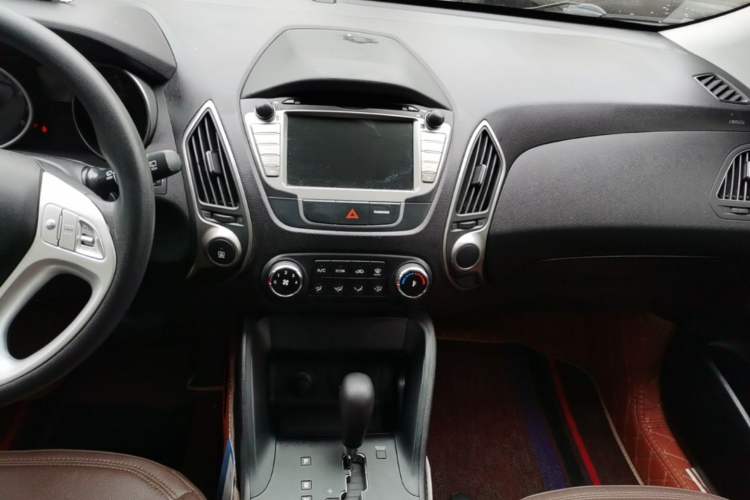 Used Hyundai ix35 2015 2.0L Automatic 2WD Comfort Edition China IV Standard Audio And AC Panel