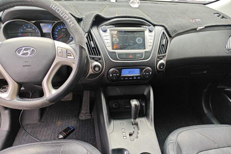 Used Hyundai ix35 2015 2.0L Automatic 2WD Smart Type China IV Audio And AC Panel