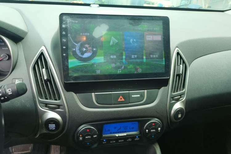 Used Hyundai ix35 2015 2.0L Automatic 2WD Smart Version China V Standard Audio And AC Panel