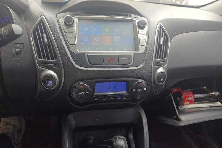 Used Hyundai ix35 2015 2.0L Automatic 2WD Smart Type China IV Audio And AC Panel