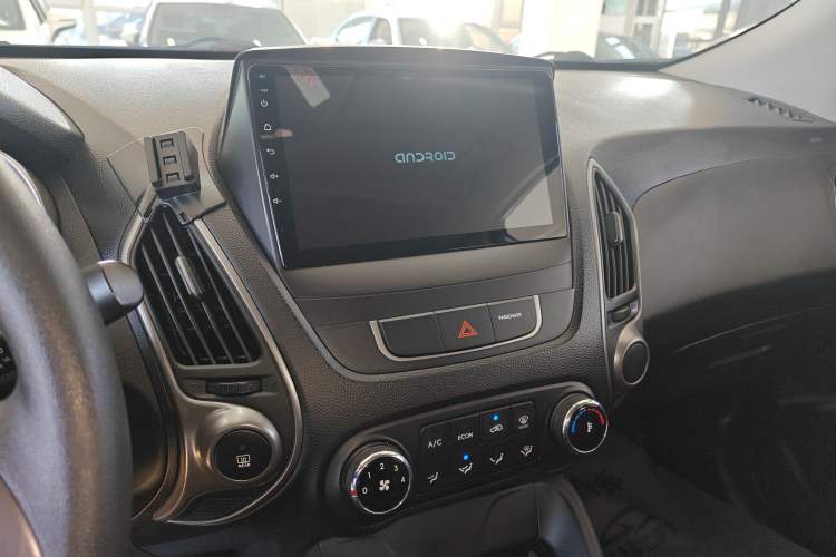 Used Hyundai ix35 2015 2.0L Manual Two-Wheel Drive Comfort Version China IV Standard Audio And AC Panel