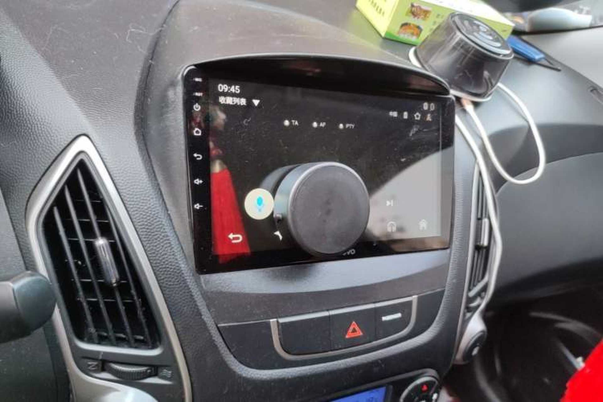 Used Hyundai ix35 2015 2.0L Automatic 2WD Smart Version China V Standard Audio And AC Panel