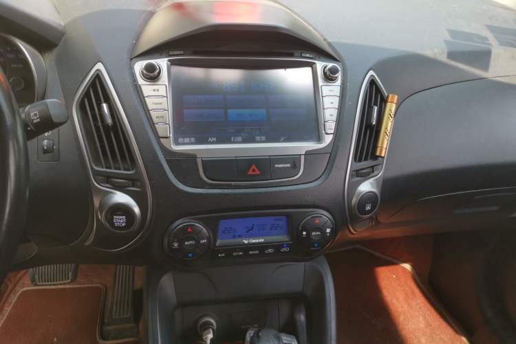 Used Hyundai ix35 2015 2.0L Automatic 2WD Smart Type China IV Audio And AC Panel