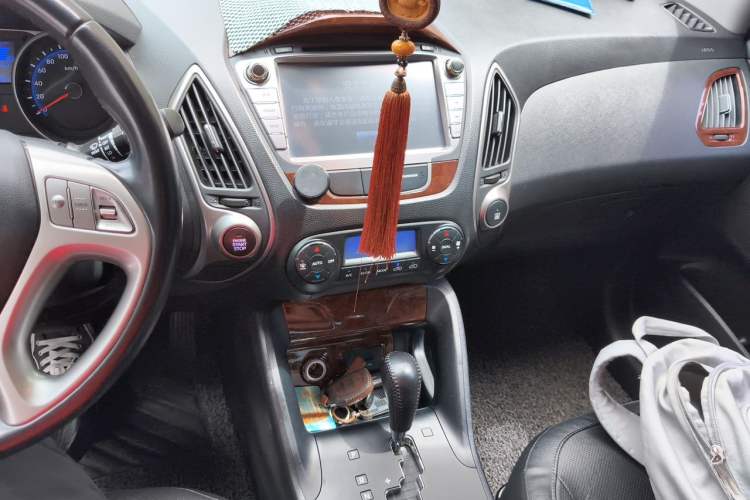 Used Hyundai ix35 2015 2.0L Automatic 2WD Smart Type China IV Audio And AC Panel