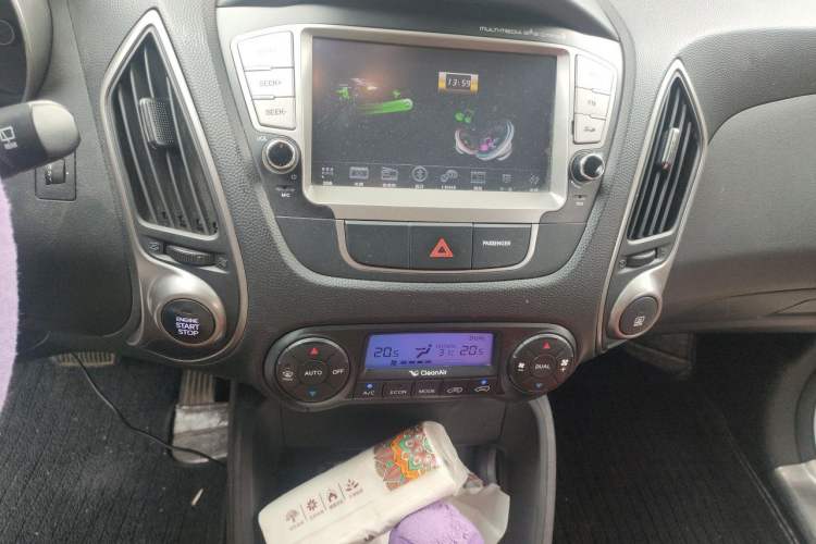 Used Hyundai ix35 2015 2.0L Automatic 2WD Smart Type China IV Audio And AC Panel
