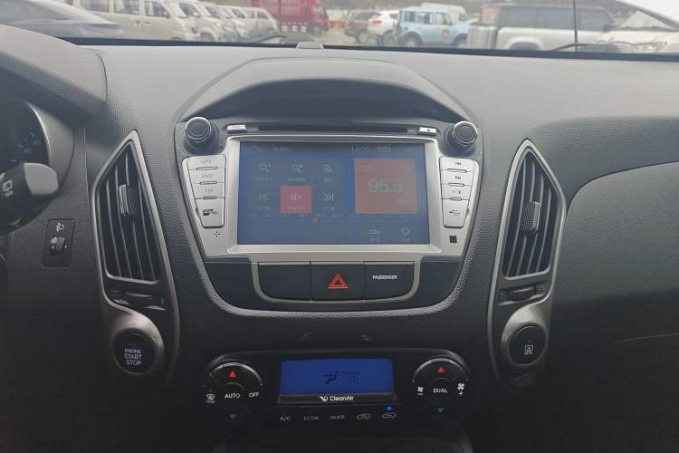 Used Hyundai ix35 2015 2.0L Automatic 2WD Smart Type China IV Audio And AC Panel