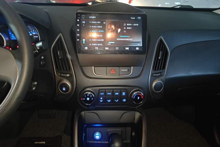 Used Hyundai ix35 2015 2.0L Automatic 2WD Comfort Edition China V Standard Audio And AC Panel