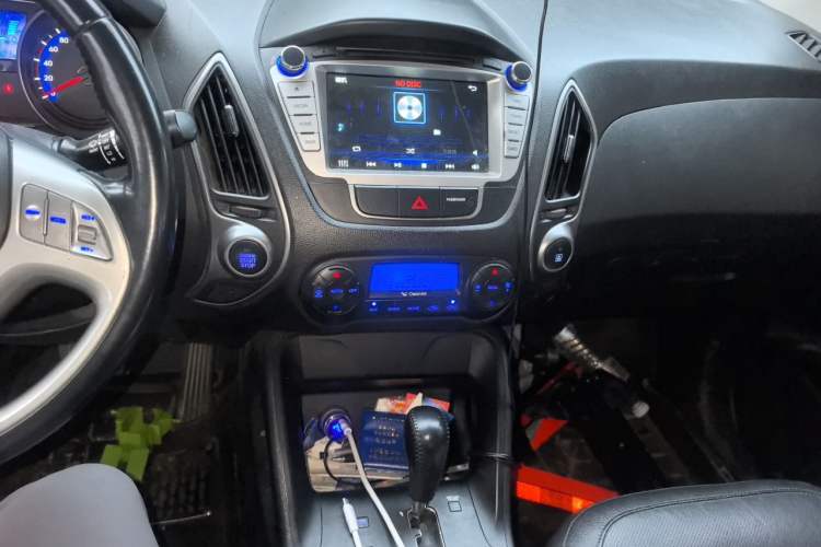 Used Hyundai ix35 2015 2.0L Automatic 2WD Smart Version China V Standard Audio And AC Panel