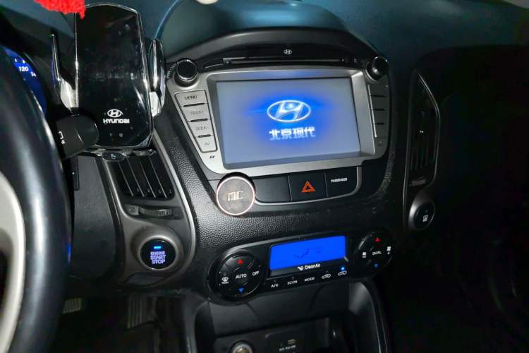Used Hyundai ix35 2015 2.0L Automatic 2WD Smart Version China V Standard Audio And AC Panel
