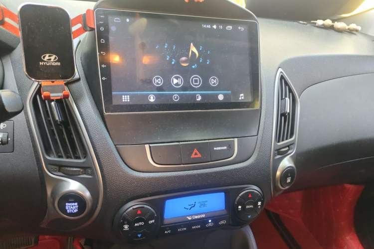 Used Hyundai ix35 2015 2.0L Automatic 2WD Smart Version China V Standard Audio And AC Panel