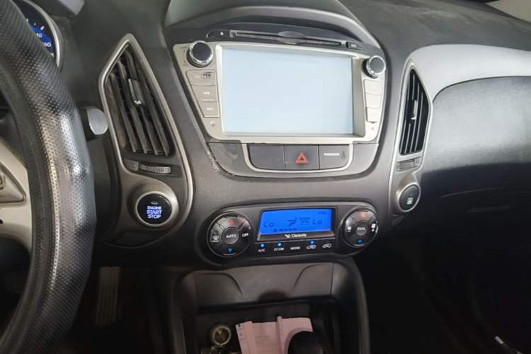 Used Hyundai ix35 2015 2.0L Automatic 2WD Smart Type China IV Audio And AC Panel