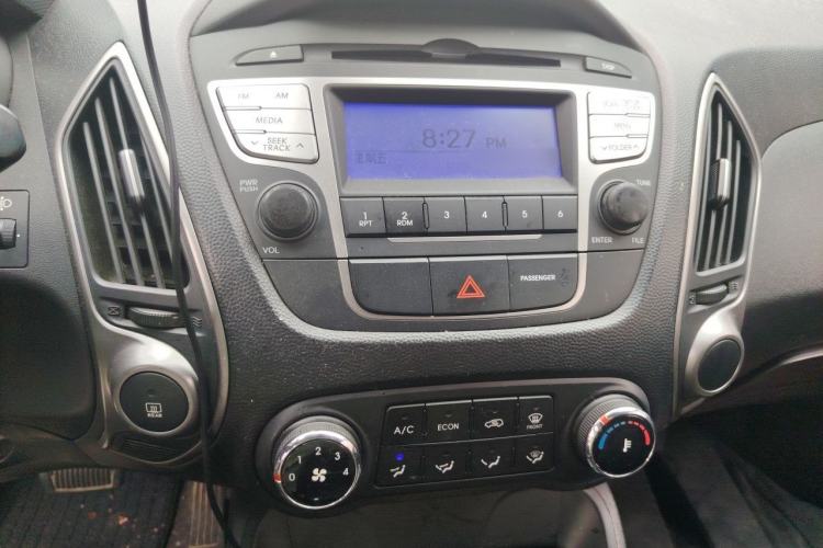 Used Hyundai ix35 2015 2.0L Automatic 2WD Comfort Edition China V Standard Audio And AC Panel