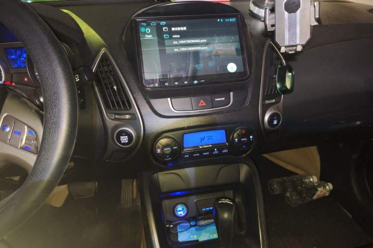 Used Hyundai ix35 2015 2.0L Automatic 2WD Smart Version China V Standard Audio And AC Panel