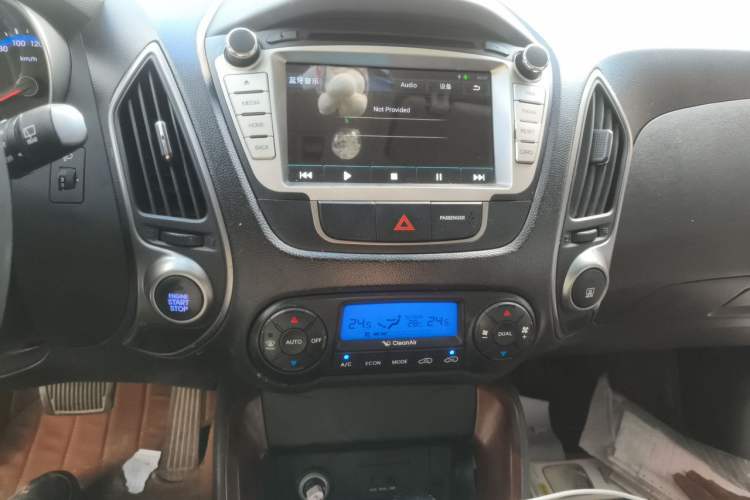 Used Hyundai ix35 2015 2.0L Automatic 2WD Smart Type China IV Audio And AC Panel