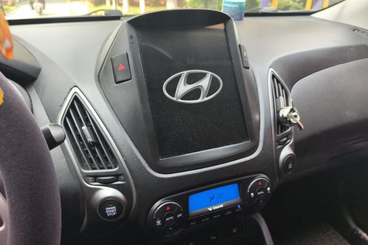 Used Hyundai ix35 2015 2.0L Automatic Two-Wheel Drive Leading Trim China IV Standard Audio And AC Panel
