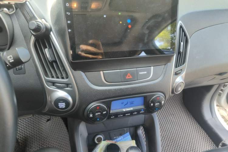 Used Hyundai ix35 2015 2.0L Automatic 2WD Smart Type China IV Audio And AC Panel