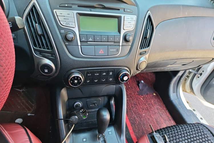 Used Hyundai ix35 2015 2.0L Automatic 2WD Comfort Edition China V Standard Audio And AC Panel