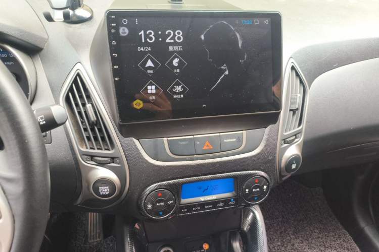 Used Hyundai ix35 2015 2.0L Automatic 2WD Smart Version China V Standard Audio And AC Panel