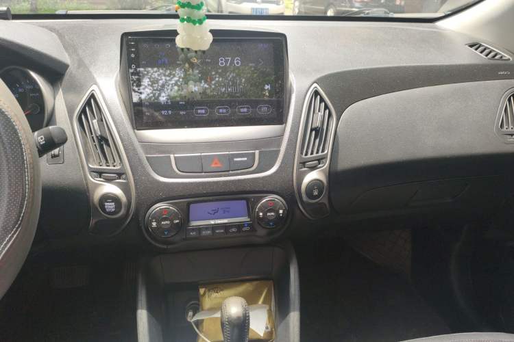 Used Hyundai ix35 2015 2.0L Automatic 2WD Smart Type China IV Audio And AC Panel