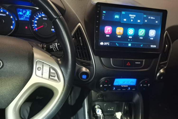 Used Hyundai ix35 2015 2.0L Automatic 2WD Smart Version China V Standard Audio And AC Panel