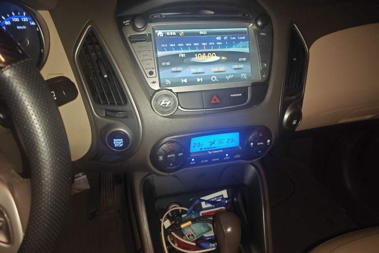Used Hyundai ix35 2015 2.0L Automatic 2WD Smart Version China V Standard Audio And AC Panel