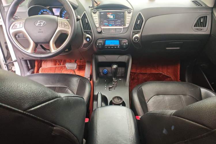 Used Hyundai ix35 2015 2.0L Automatic 2WD Smart Version China V Standard Audio And AC Panel