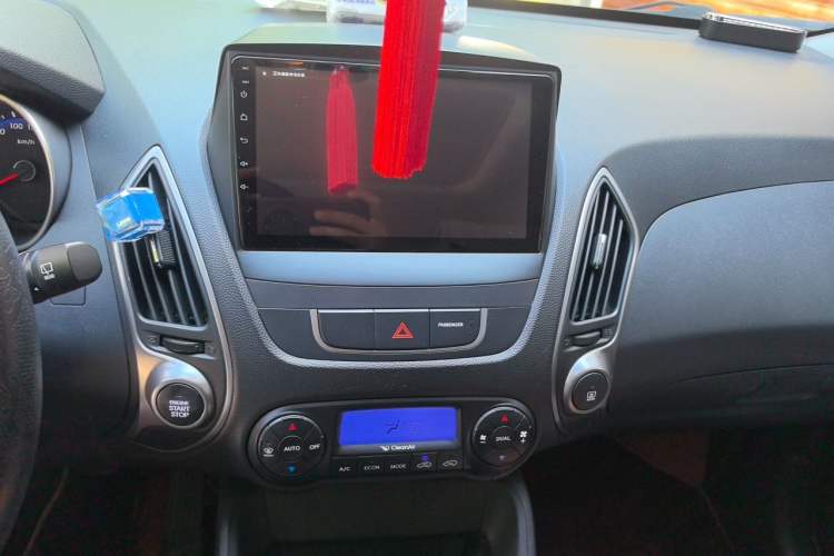 Used Hyundai ix35 2015 2.0L Automatic 2WD Smart Version China V Standard Audio And AC Panel