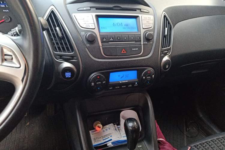 Used Hyundai ix35 2015 2.0L Automatic 2WD Smart Version China V Standard Audio And AC Panel