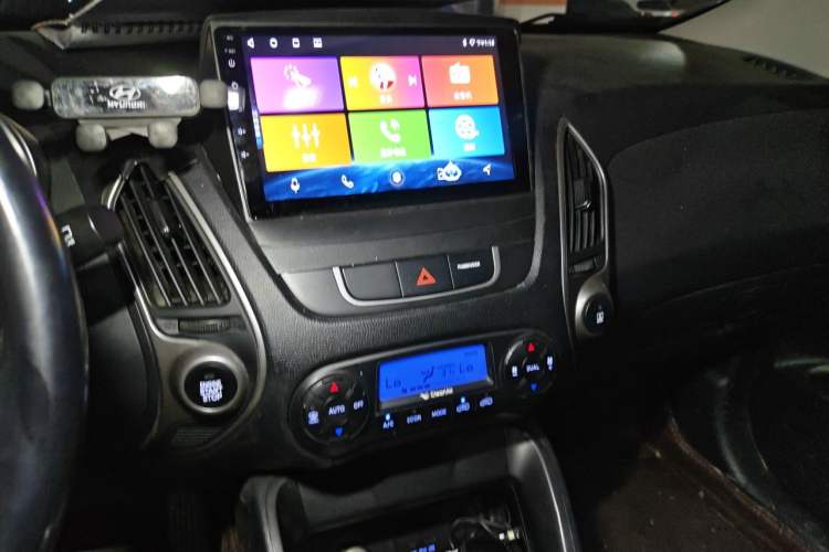 Used Hyundai ix35 2015 2.0L Automatic 2WD Smart Version China V Standard Audio And AC Panel